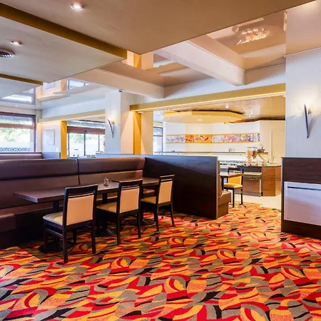 Centre Hotel 3*
